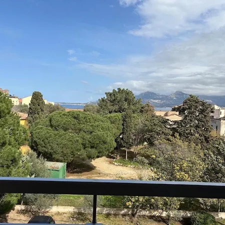 Bright Sea And Center Within Walking Distance
