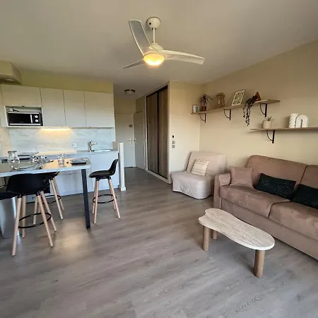 Daire Bright Sea And Center Within Walking Distance *