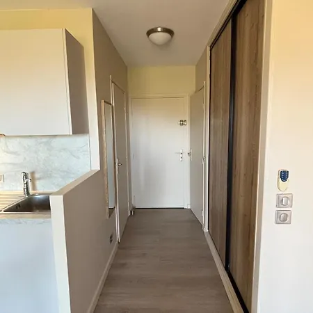 Bright Sea And Center Within Walking Distance